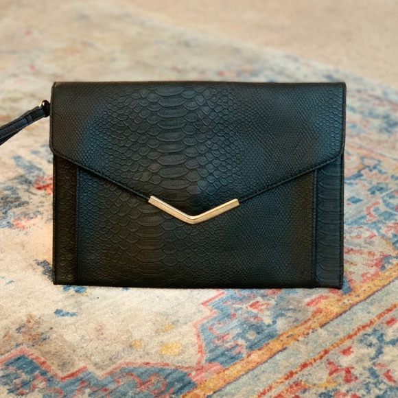 Handbags - Chic Black Clutch/Wristlet